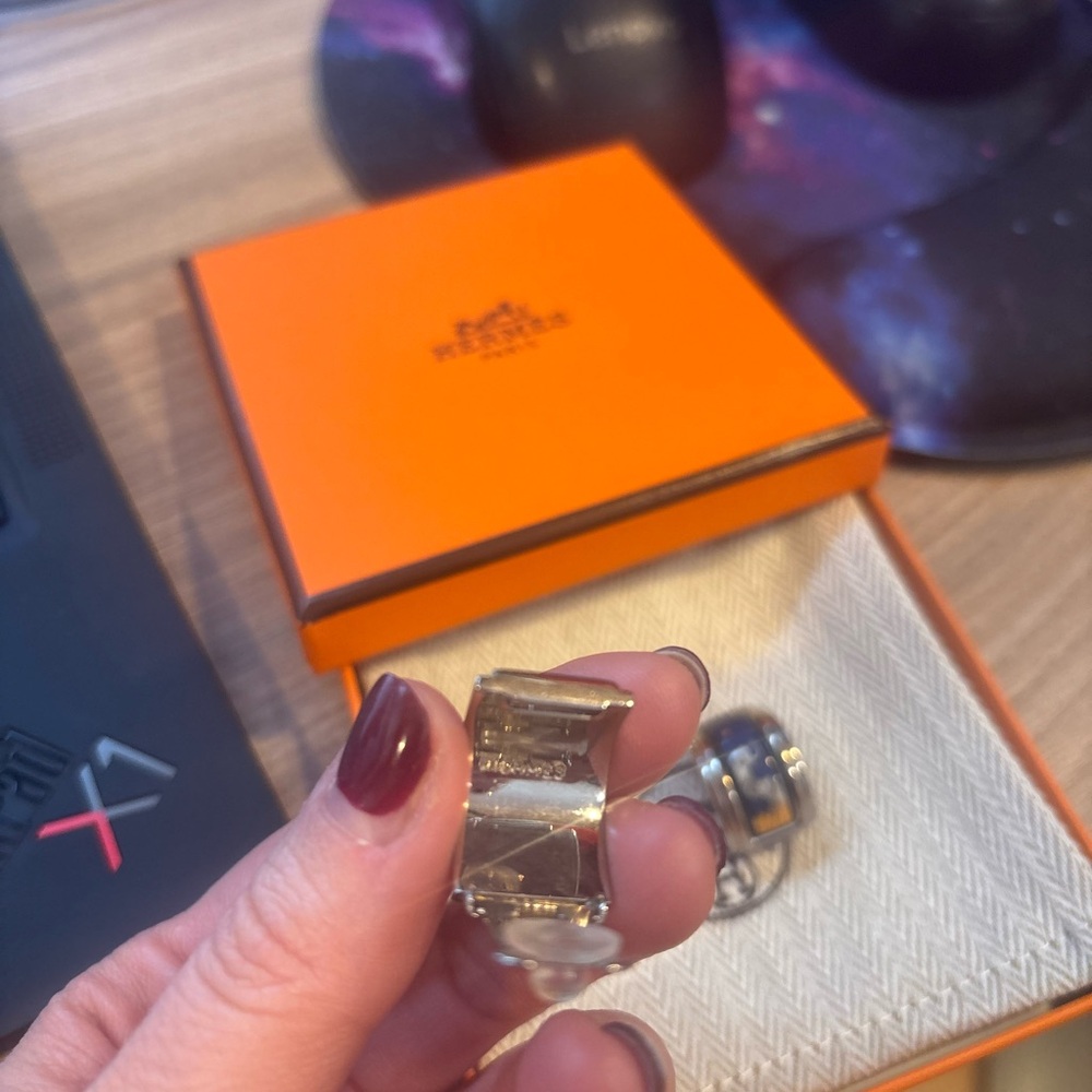 Beautiful Hermes Earrings, in the box - Picture 5 of 5